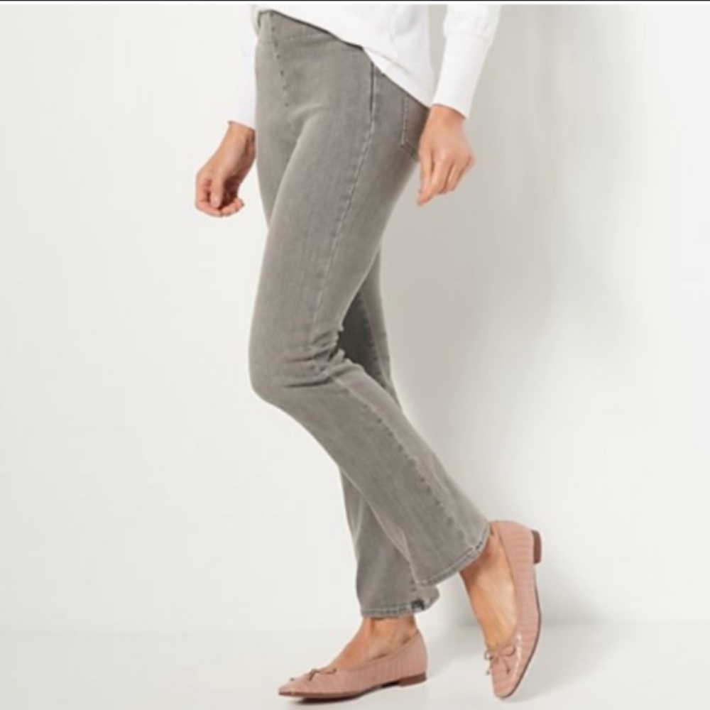 NYDJ Pull on Gray Spanspring slim bootcut Jeans M (6-8-10) NWT.     R